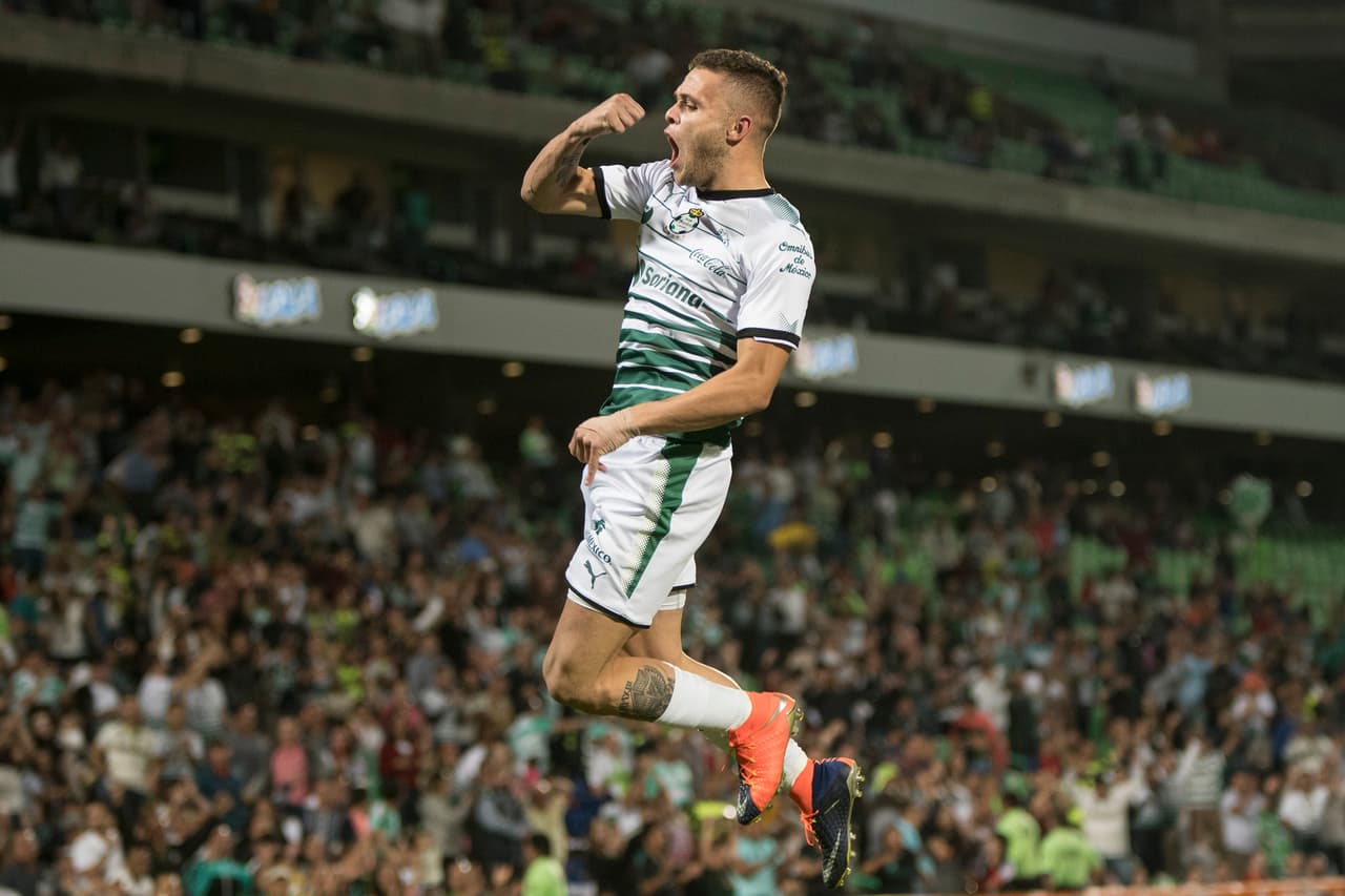 Así festejó el uruguayo el tanto que abrió el camino para Santos.