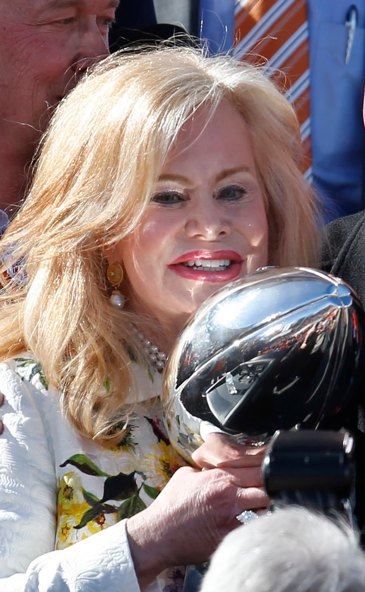 La ciudad de Denver festejó a sus Broncos por el triunfo logrado en el Super Bowl 50. Miles de fans se dieron cita en las calles para ver a sus héroes desfilar por las principales calles de la ciudad.