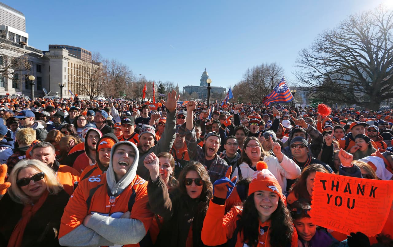 La ciudad de Denver festejó a sus Broncos por el triunfo logrado en el Super Bowl 50. Miles de fans se dieron cita en las calles para ver a sus héroes desfilar por las principales calles de la ciudad.