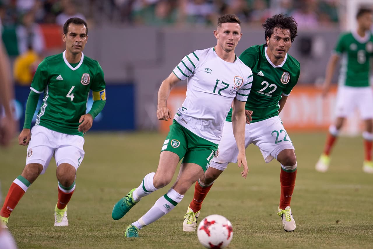 Desde el arranque del juego, el dominio del Tri fue evidente. 'Tecatito' perdonó la primera tras un centro de Carlos Vela.