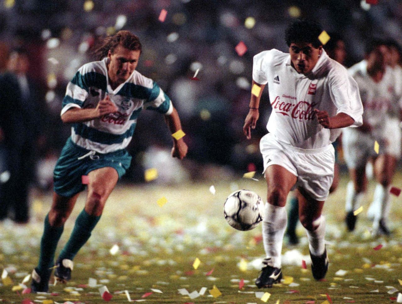 De hecho, Santos perdió la final de la temporada 1993-1994 ante los Tecolotes de la Universidad Autónoma de Guadalajara.