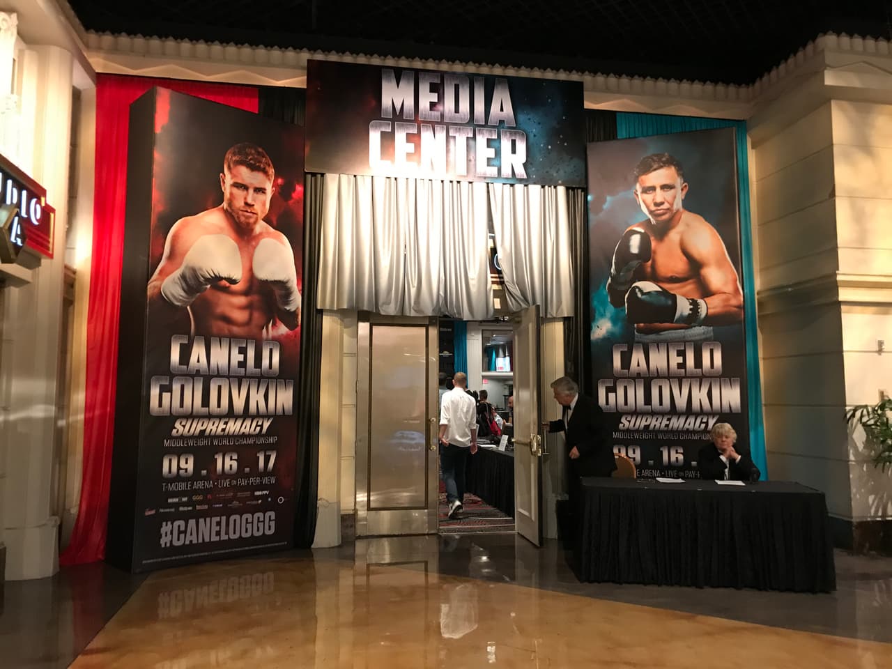 Así luce la espectacular sala en la que se encuentra la sala de prensa de la pelea entre 'Canelo' y Golovkin.