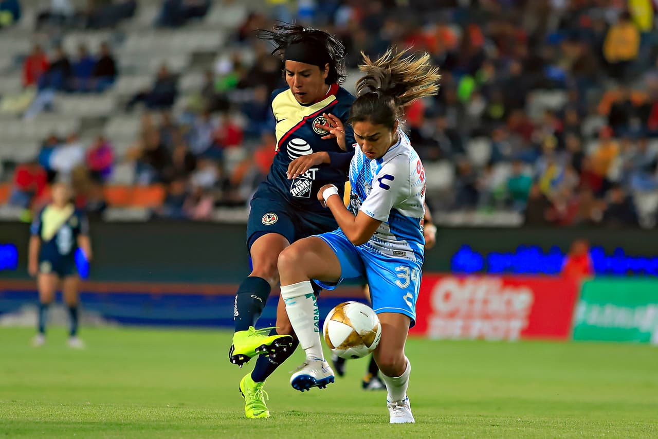 De inmediato, en un afán de corresponderle al publico local, las Tuzas se apoderaron del esférico mientras las visitantes reculaban a zona defensiva para jugar con más recato.