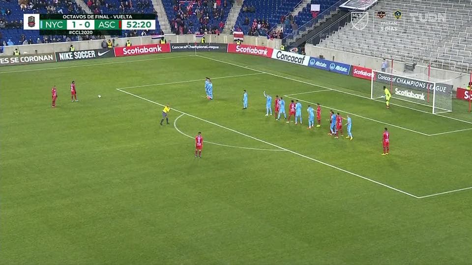 Tiro desviado de Roberto Córdoba