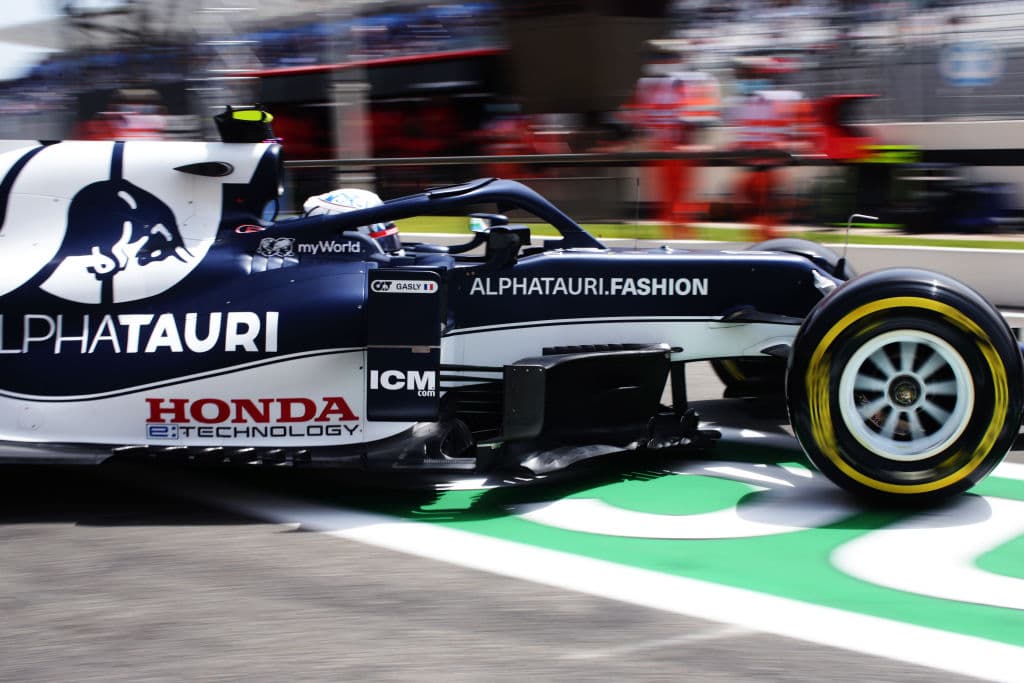 Los tres pilotos más rápidos de las segundas prácticas libres del Gran Premio de Francia fueron Max Verstappen (1:32.872), Valtieri Bottas (1:32.880) y Lewis Hamilton (1:33.125)