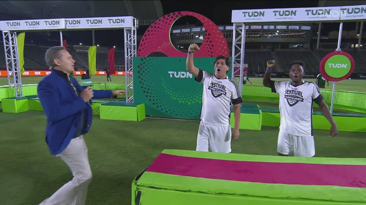 Stoichkov, Zamorano, Ramón Morales, Avilés Hurtado, Mané de la Parra y muchos más participaron en las dinámicas que pusieron a prueba su calidad y talento con el balón.