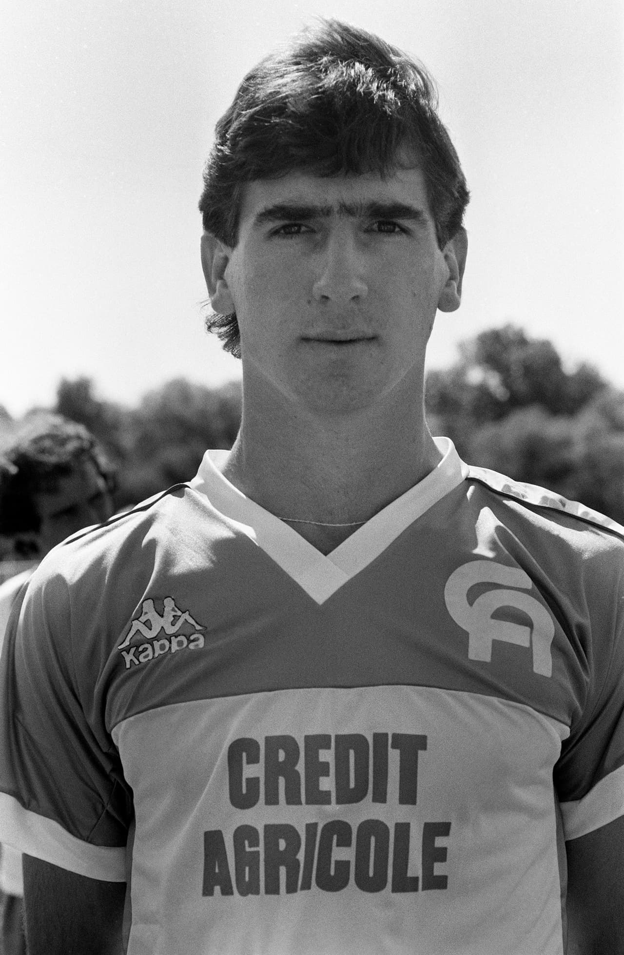 El 'Rey' inició en el fútbol muy niño, de 8 años, en el equipo de su barrio. Comenzó siendo portero, pero su entrenador de entonces lo convirtió en un delantero letal. En 1981 lo adquirió el Auxerre, pero solo hasta 1983 debutó con el primer equipo. Mientras tanto, él anotaba 20 goles y llevaba al equipo B al título de la Tercera División.