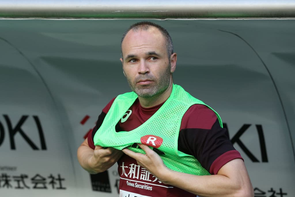 Vissel Kobe actualmente es cuarto de la J1 League con 28 puntos. El campeón accede a los grupos de la Champions de Asia, mientras el segundo y tercero juegan la fase clasificatoria.