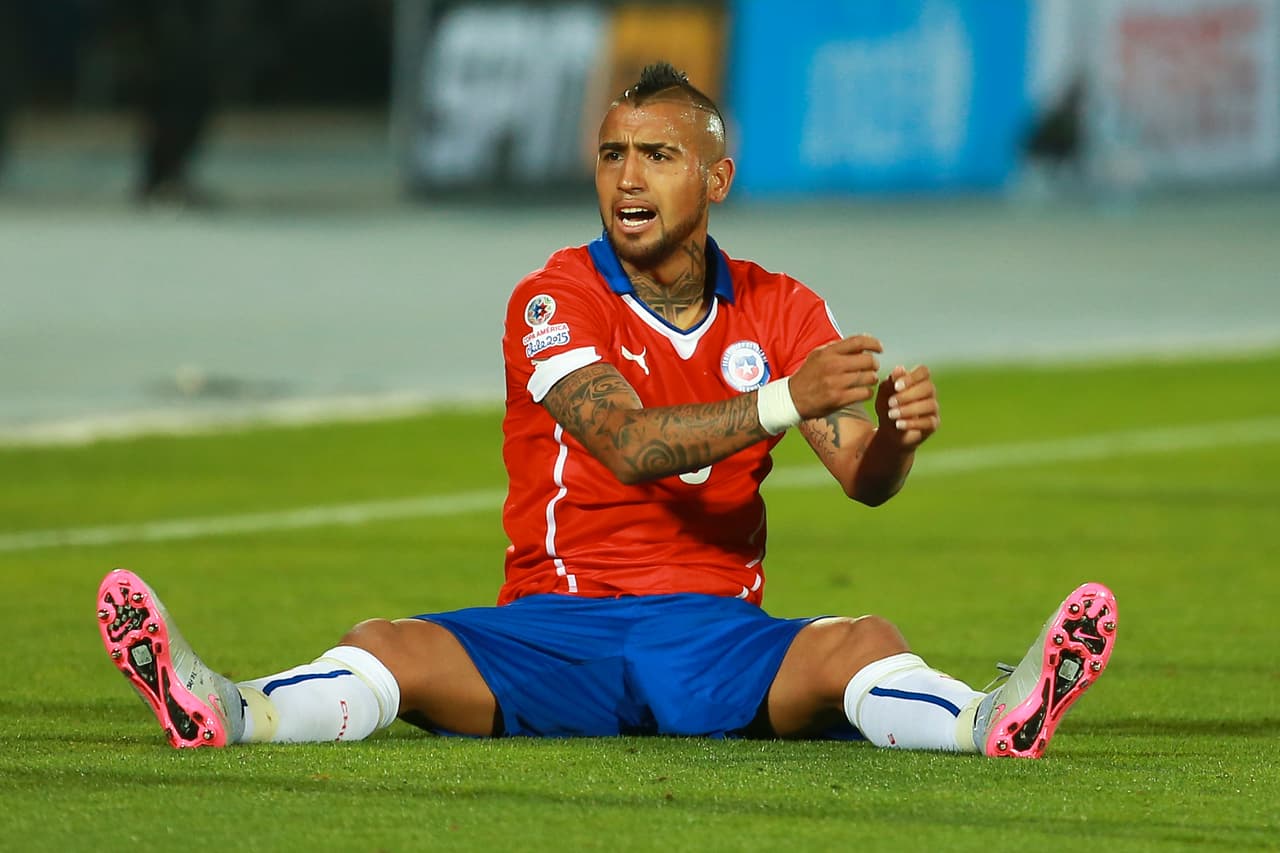 Pero no fue sino hasta el minuto 65 que Bolaños puso la mano sobre Vidal en el área ecuatoriana y éste cayo en el área.