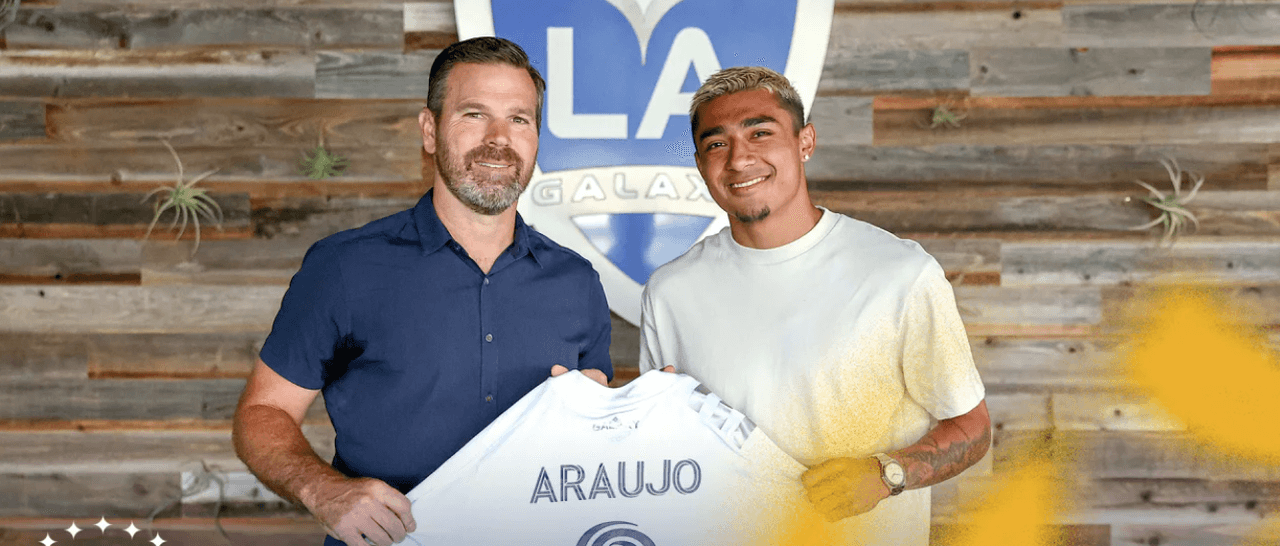 Mientras decide entre México y EEUU, renueva con el LA Galaxy