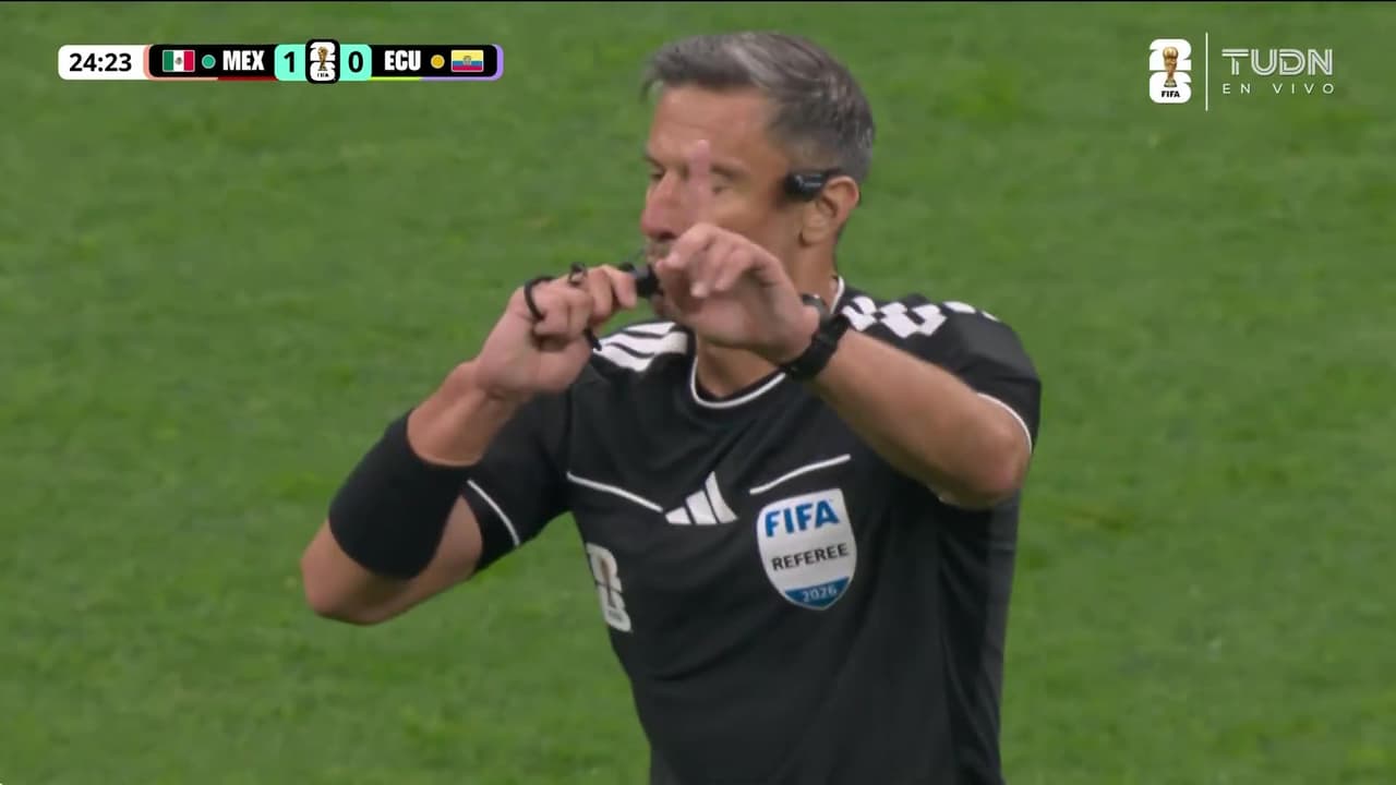 ¿Y esto? Árbitro para el partido y desata la polémica en México