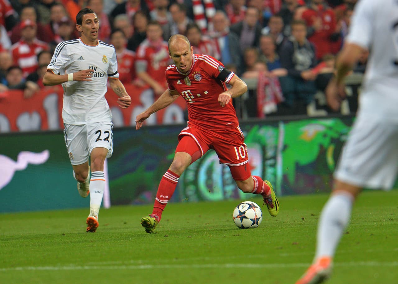 Quien no pudo hacer nada para contrarestar los fuertes ataques del equipo español fue Robben, llamado a ser figura con el equipo alemán por su experiencia y calidad.