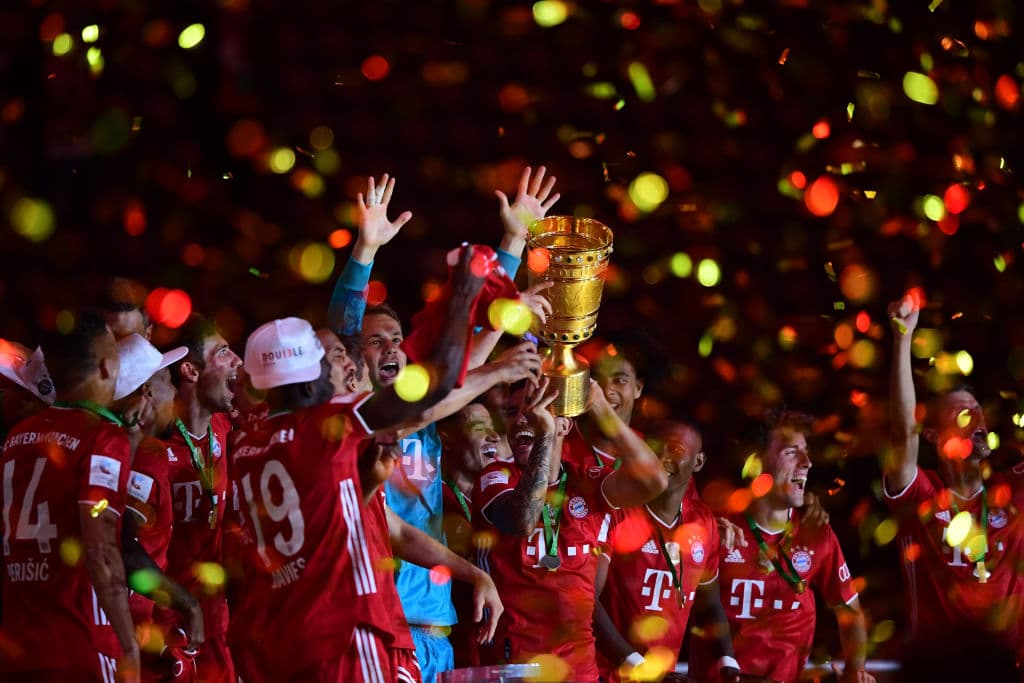 Los bávaros despacharon 4-2 a los de Leverkusen, consiguieron su vigésimo título de Copa y así festejaron su doblete en el futbol alemán.