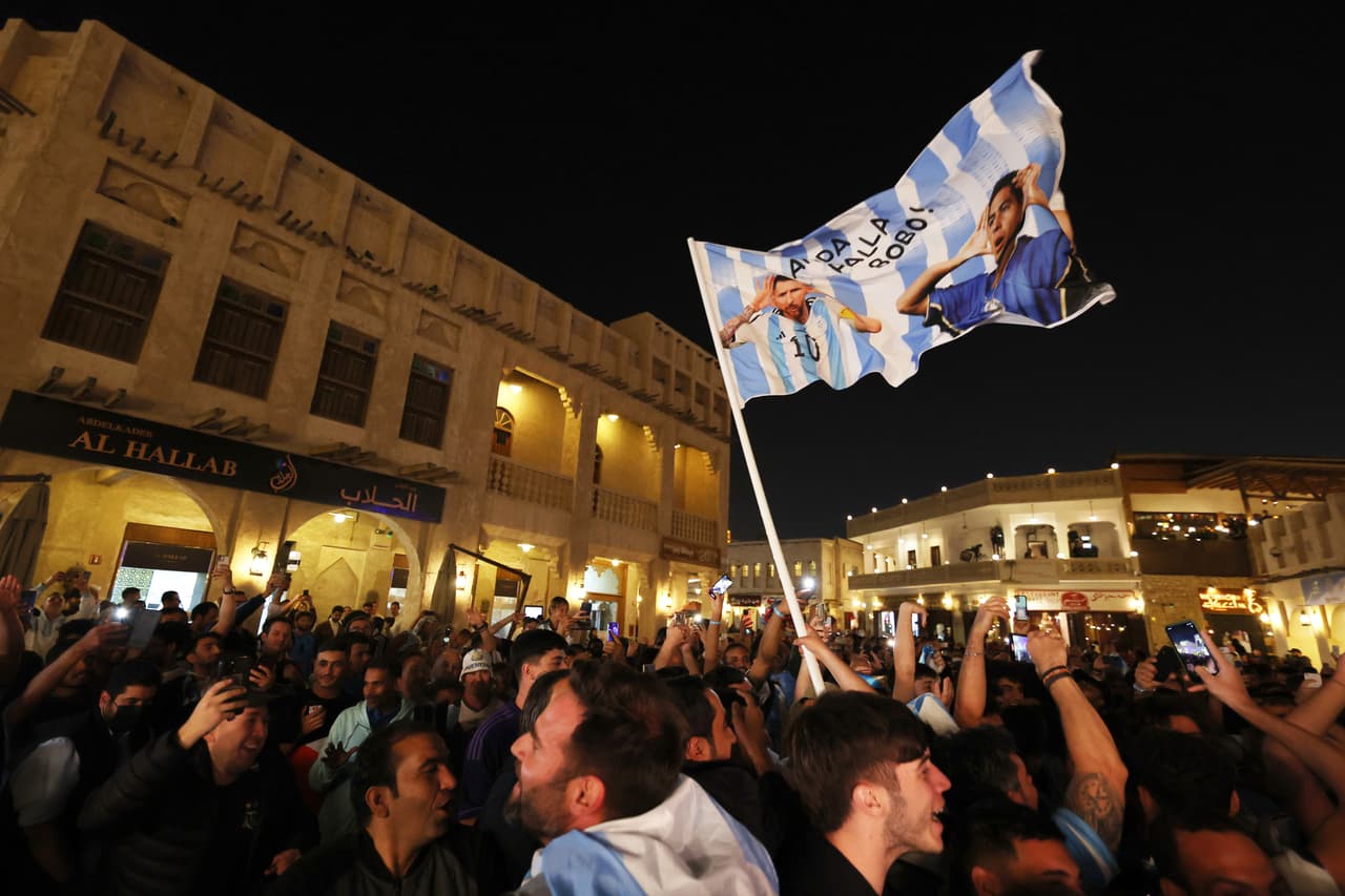 Fans de Argentina paralizan con cánticos a Doha previo a la Final de Qatar 2022