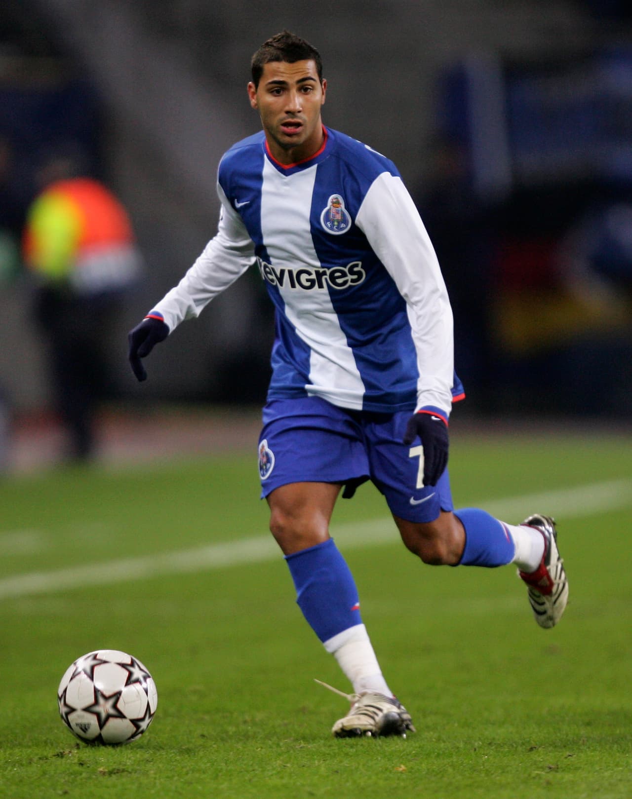 <b>3. Ricardo Quaresma (del Barcelona al Porto + 17 millones de dólares) - </b>2004/2005
