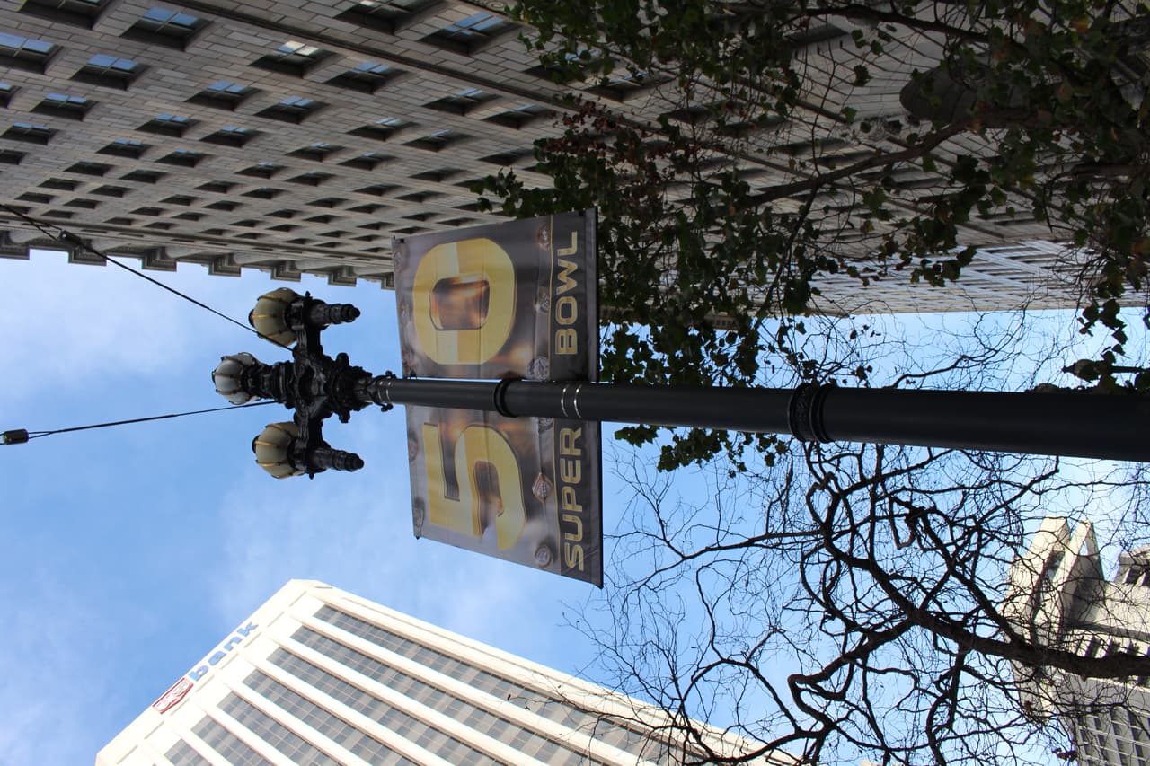 El 50 está por todos lados en el área de la bahía días antes del Gran Juego