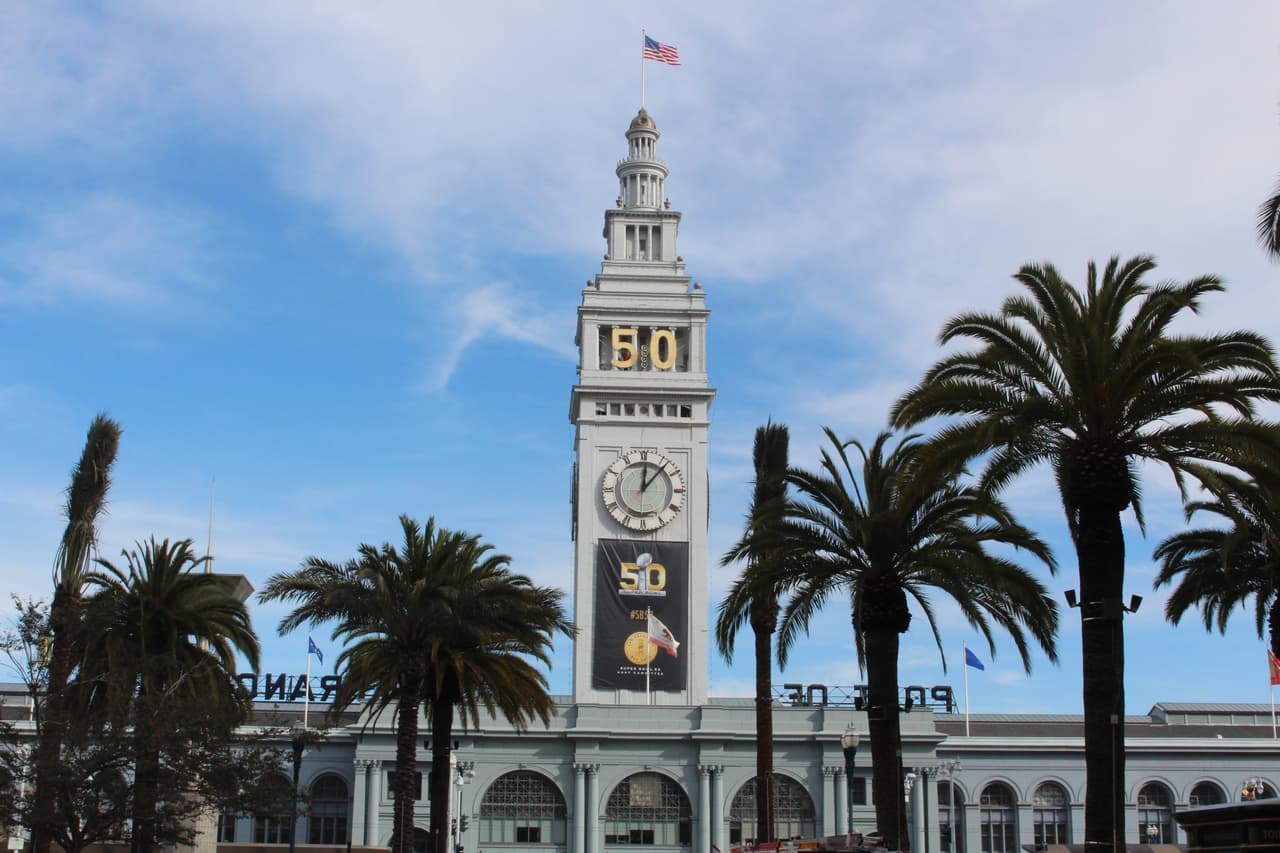 El 50 está por todos lados en el área de la bahía días antes del Gran Juego