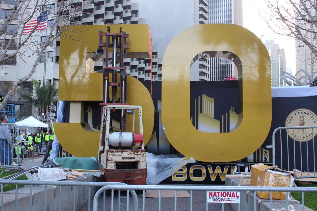 El 50 está por todos lados en el área de la bahía días antes del Gran Juego