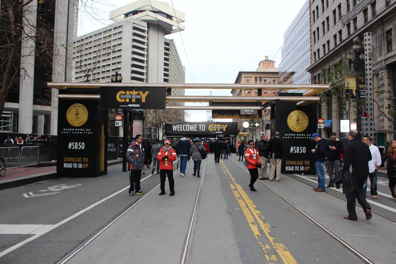 El 50 está por todos lados en el área de la bahía días antes del Gran Juego