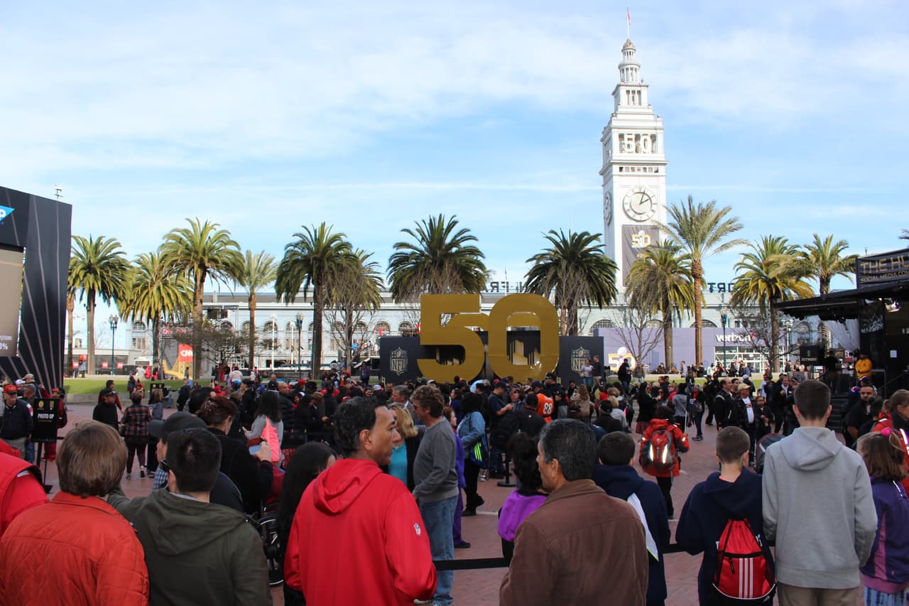 El 50 está por todos lados en el área de la bahía días antes del Gran Juego