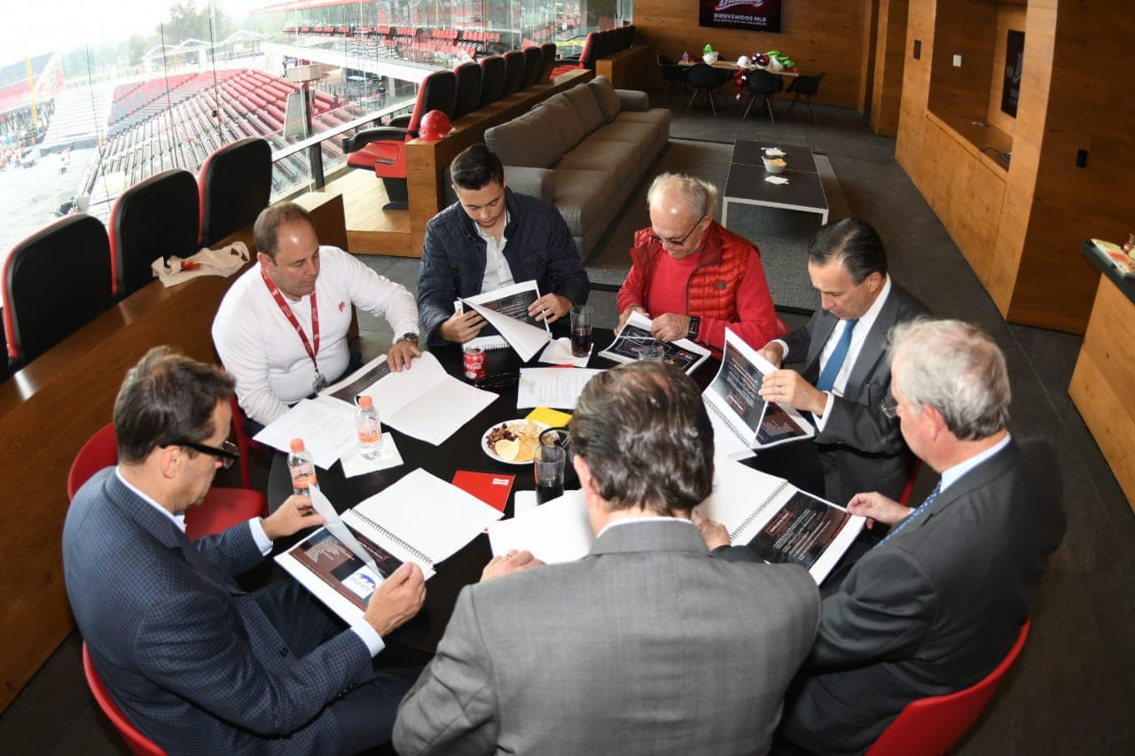 Además de sostener una reunión y conversaciones, el anfitrión Alfredo Harp los condujo por las distintas áreas del inmueble.