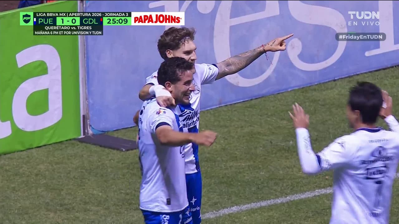 ¡Golazo del Puebla! Error de Tala Rangel y Mustre empuja el balón para el 1-0