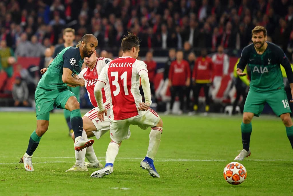 Una actuación milagrosa, providencial, para la eternidad, así fue el triplete que marcó Lucas Moura a favor del Tottenham Hotspur en la Vuelta de las Semifinales de la Liga de Campeones ante el Ajax. Moura anotó a los 55, 59 y 96 minutos los goles que le sacan de la bolsa el boleto a la Final a los Holandeses. Estas son las imágenes de esa proeza.