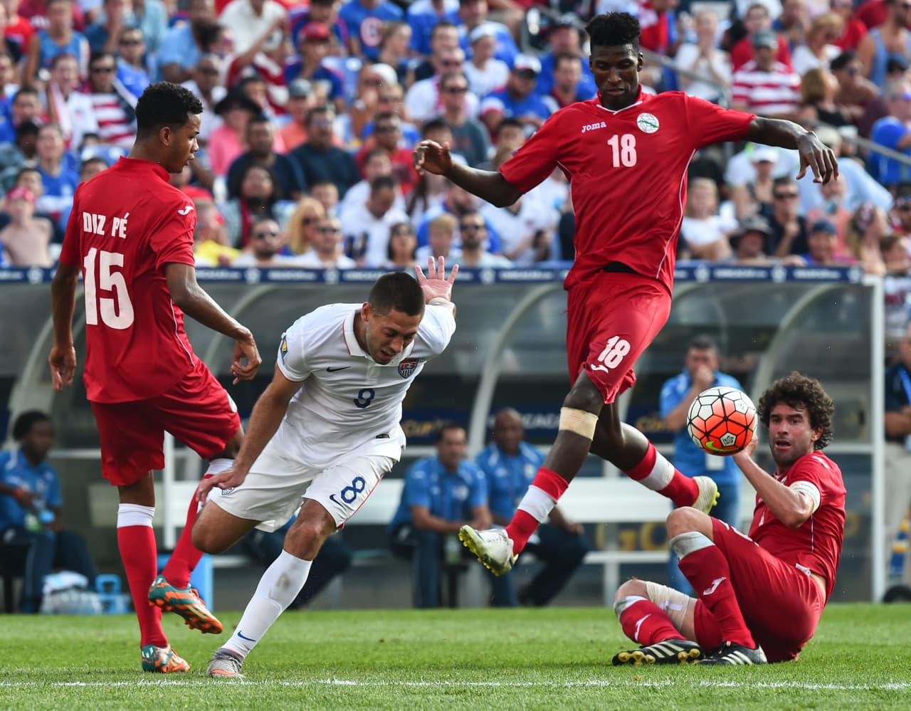 ¿Por qué los dos gigantes deportivos del continente son sólo sombras en el fútbol?