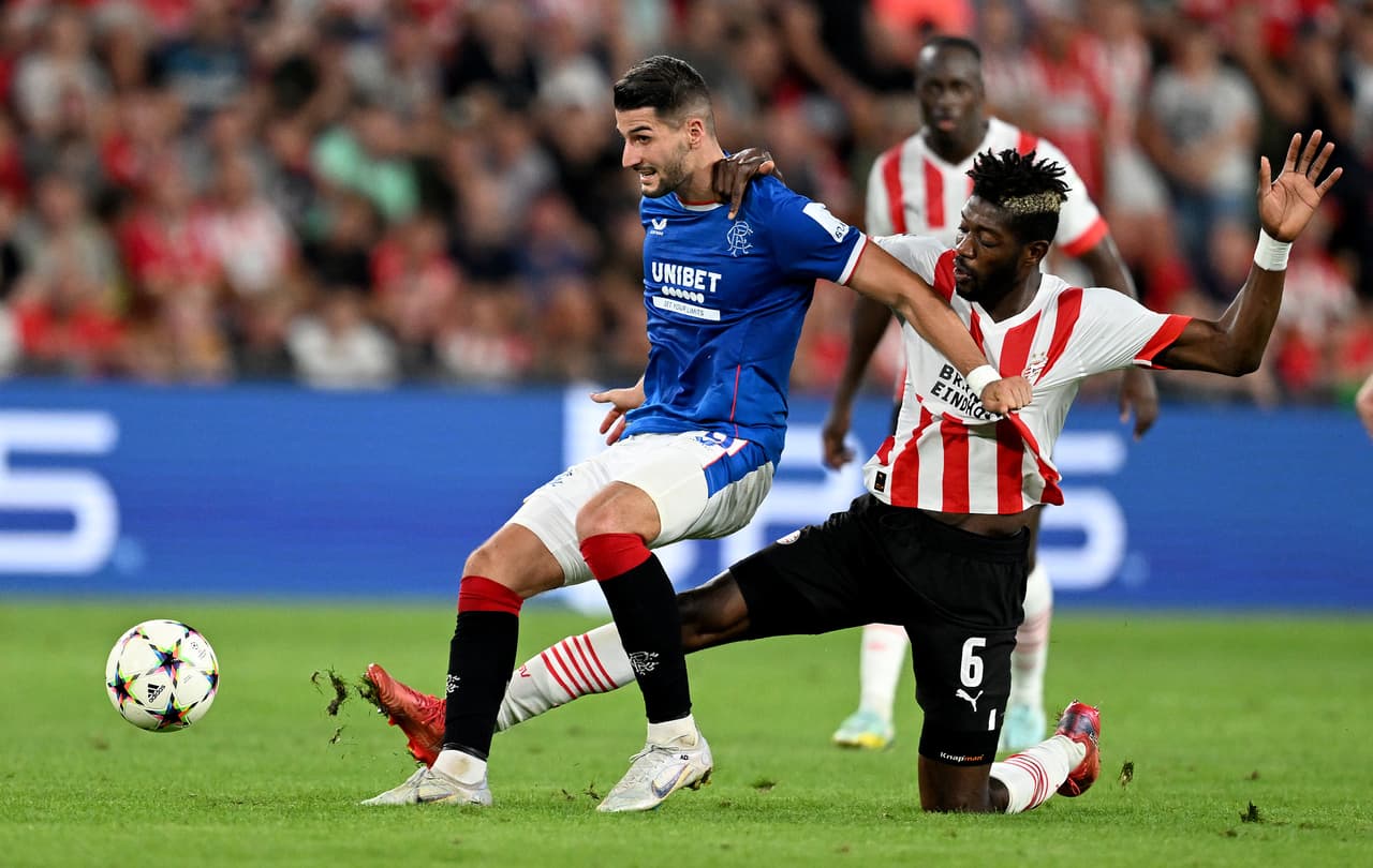 Rangers se impuso con un gol de Antonio Colak, quien aprovechó un error de la defensa del PSV Eindhoven.