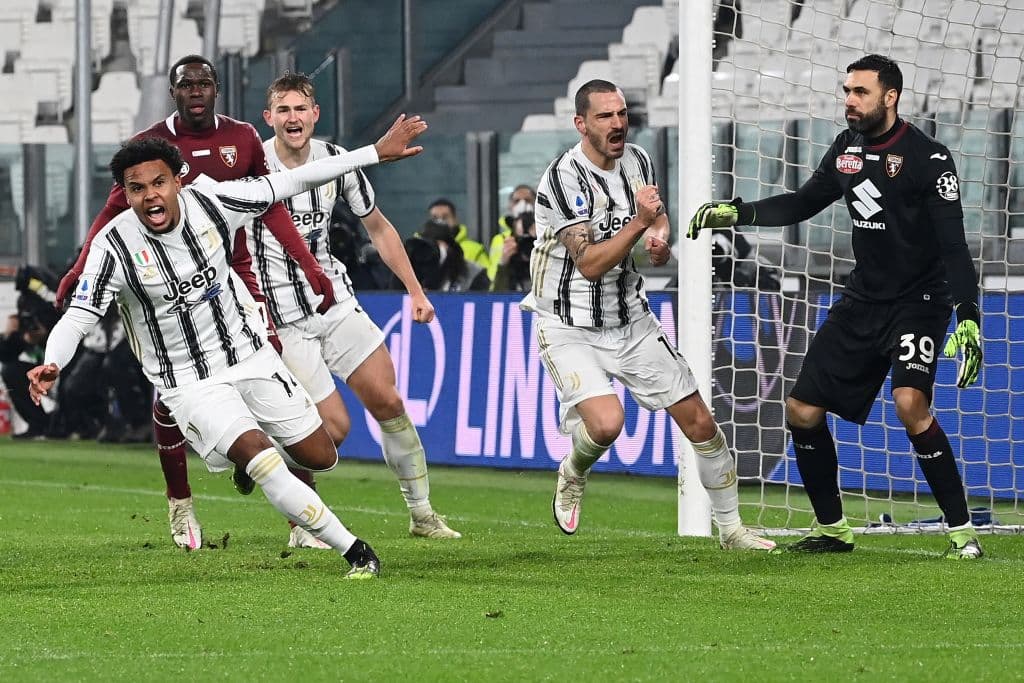N’Koulou (9’) abrió el marcador para Torino. En la recta final del juego, McKennie (77’) y Bonucci (89’) hicieron los goles para sacar el resultado. El próximo compromiso para Cristiano Ronaldo y compañía será ante el Barcelona de Lionel Messi en la J6 de la Champions League.