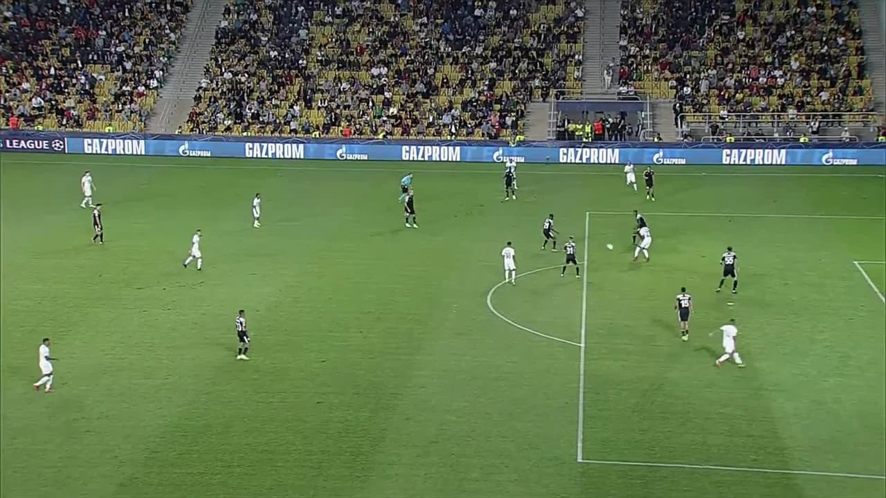 ¡TIRO ATAJADO! disparo por Lassina Traoré.