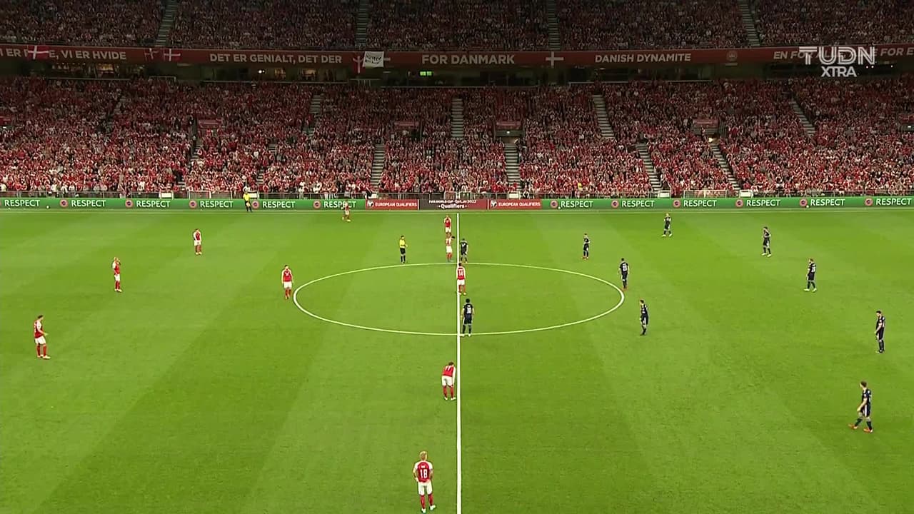 Arranca el partido y la pelota está en juego.