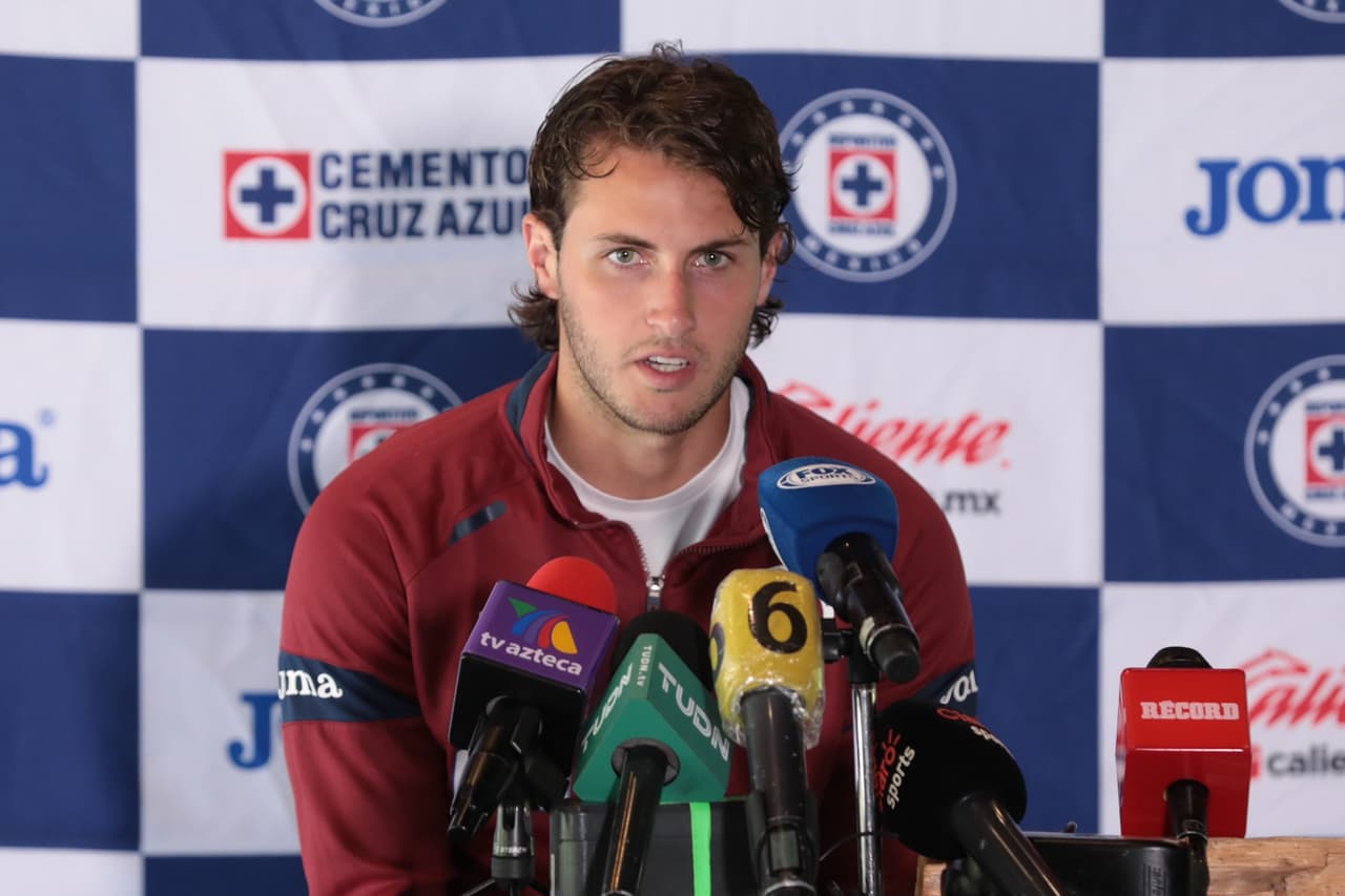 Santiago Giménez: "Sabemos que la 'campeonitis' existe"