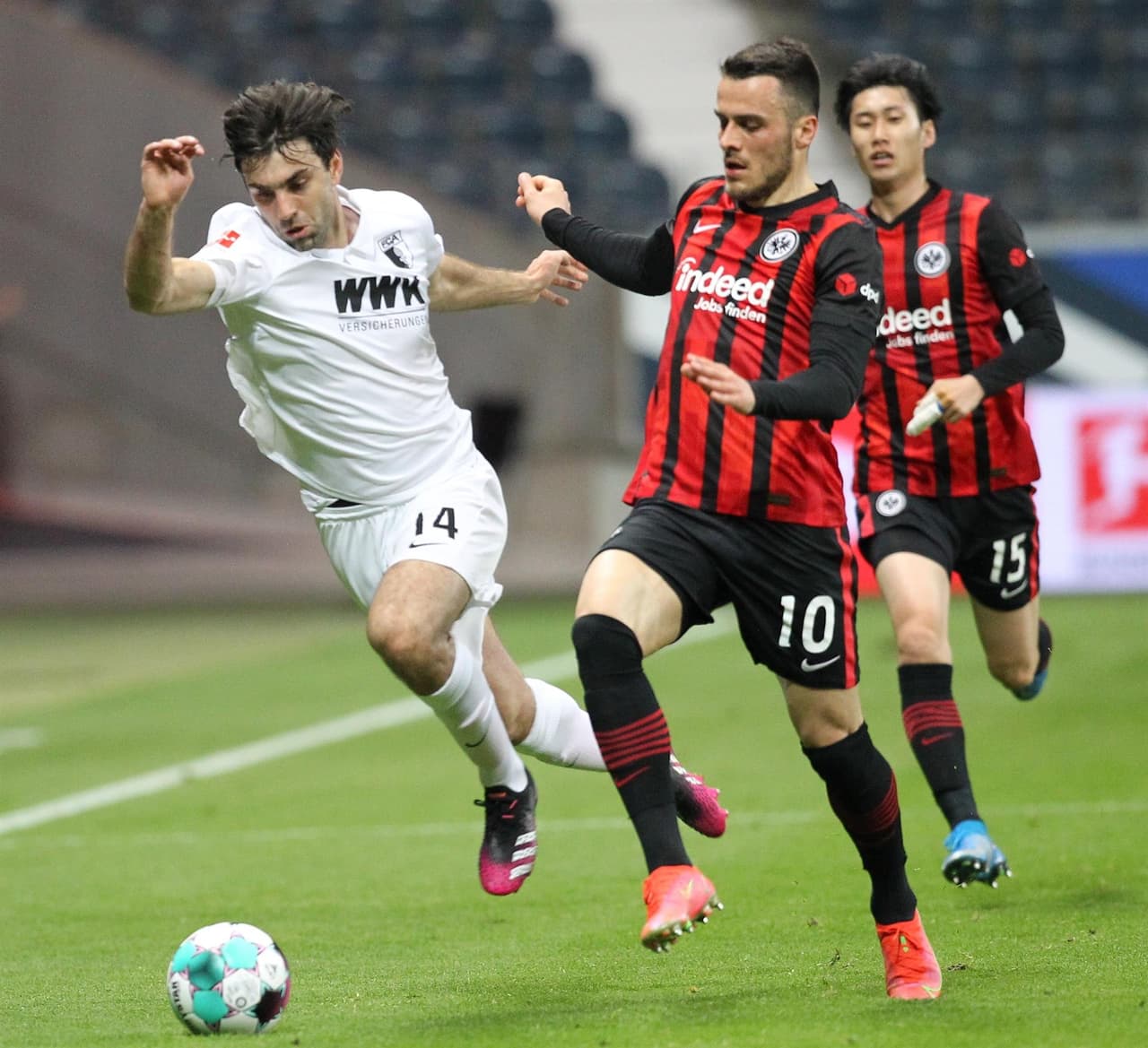 Frankfurt se impone a Augsburg con marcador de 2-0. Los goles a favor del Eintracht fueron por Martin Hinteregger al minuto 37 y André Silva al 58', durante la Jornada 30 de la Bundesliga.