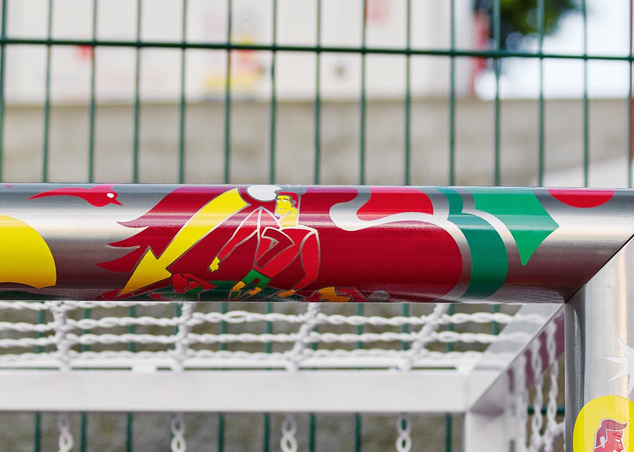 La impresión multicolor destrozada es una exploración visual de batir récords.