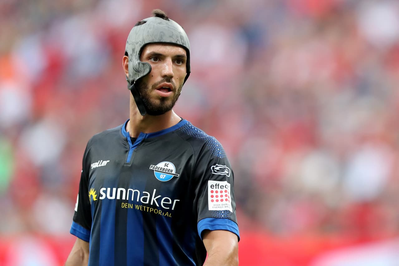 El estilo de Petr Cech puede aterrizar en la Bundesliga