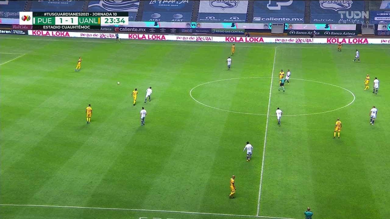 ¡TIRO ATAJADO! disparo por Javier Aquino.