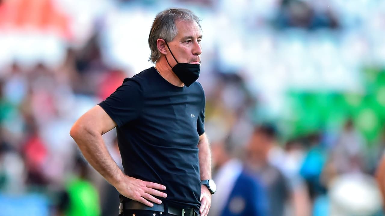 Ariel Holan se enfoca en que su equipo juegue mejor.