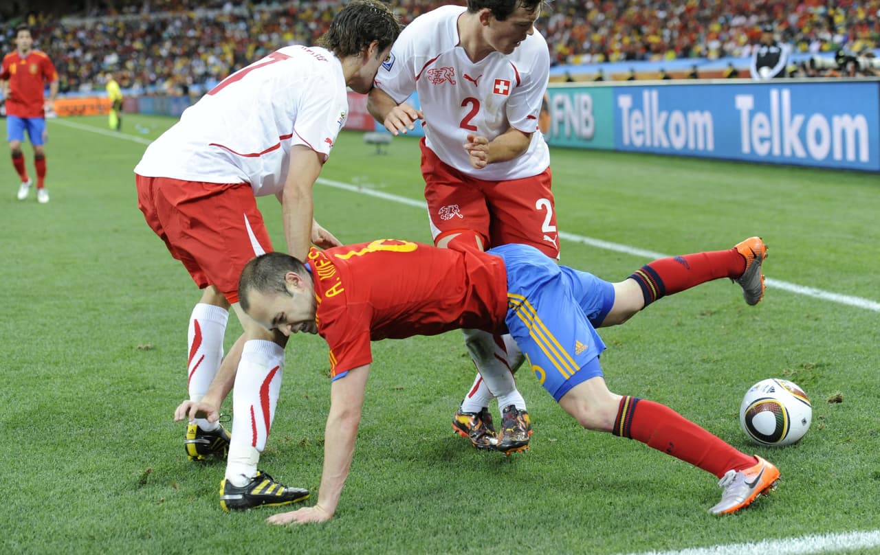 Aún así, el camino para España no fue bueno en el principio y Suiza obligó al tropiezo de Iniesta y sus compañeros.