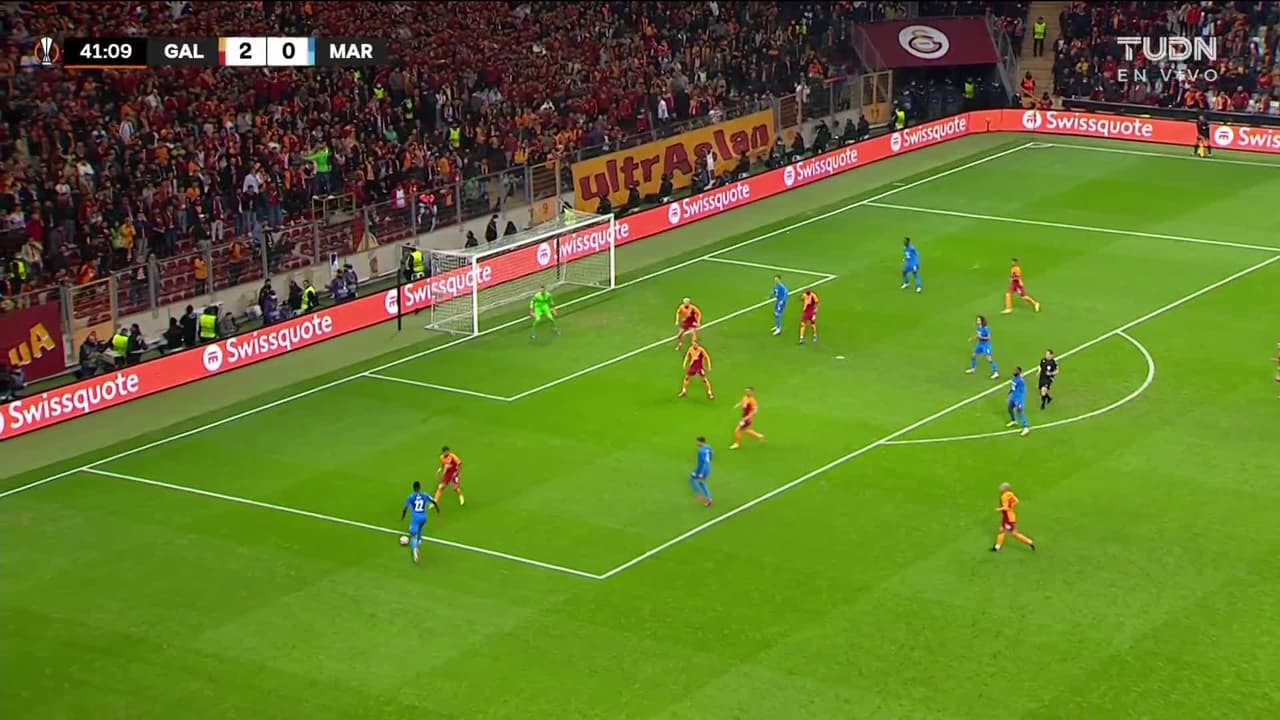 ¡TIRO ATAJADO! disparo por Bamba Dieng.