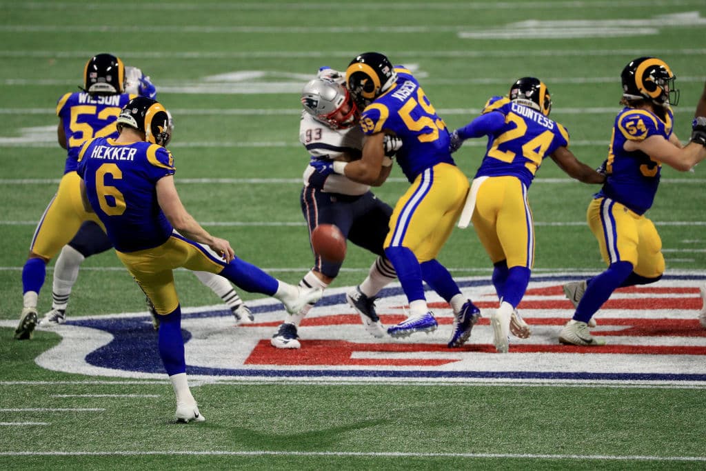 Pero Johnny Hekker fue el que tuvo más actividad de los jugadores de equipos especiales de ambos bandos, con seis patadas de despeje al medio tiempo.