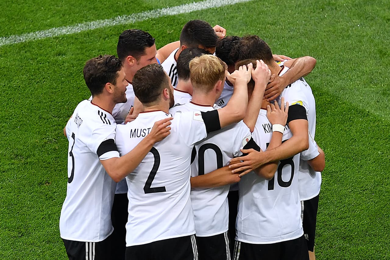 Alemania se impuso 3-2 contra Australia, sufriendo más de lo necesario pero obteniendo su primera victoria en el grupo B de la Copa Confederaciones con un equipo lleno de jugadores jóvenes.