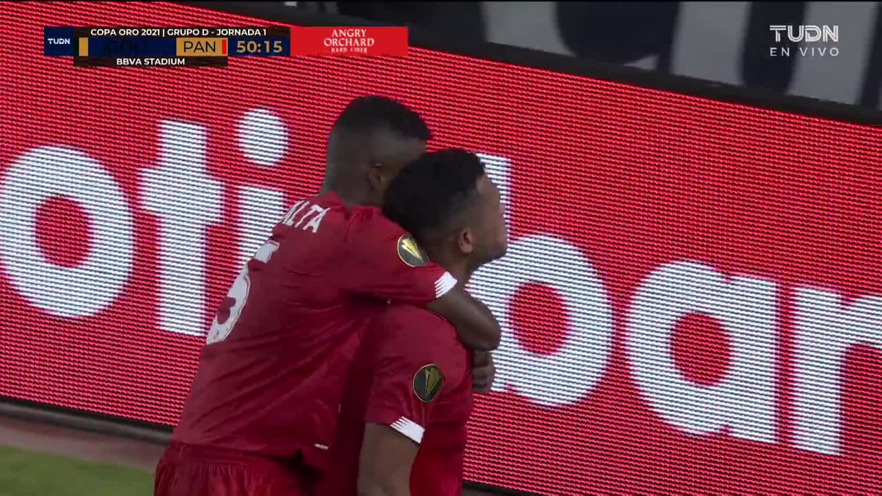 ¡GOL!  anota para Panamá. Rolando Blackburn