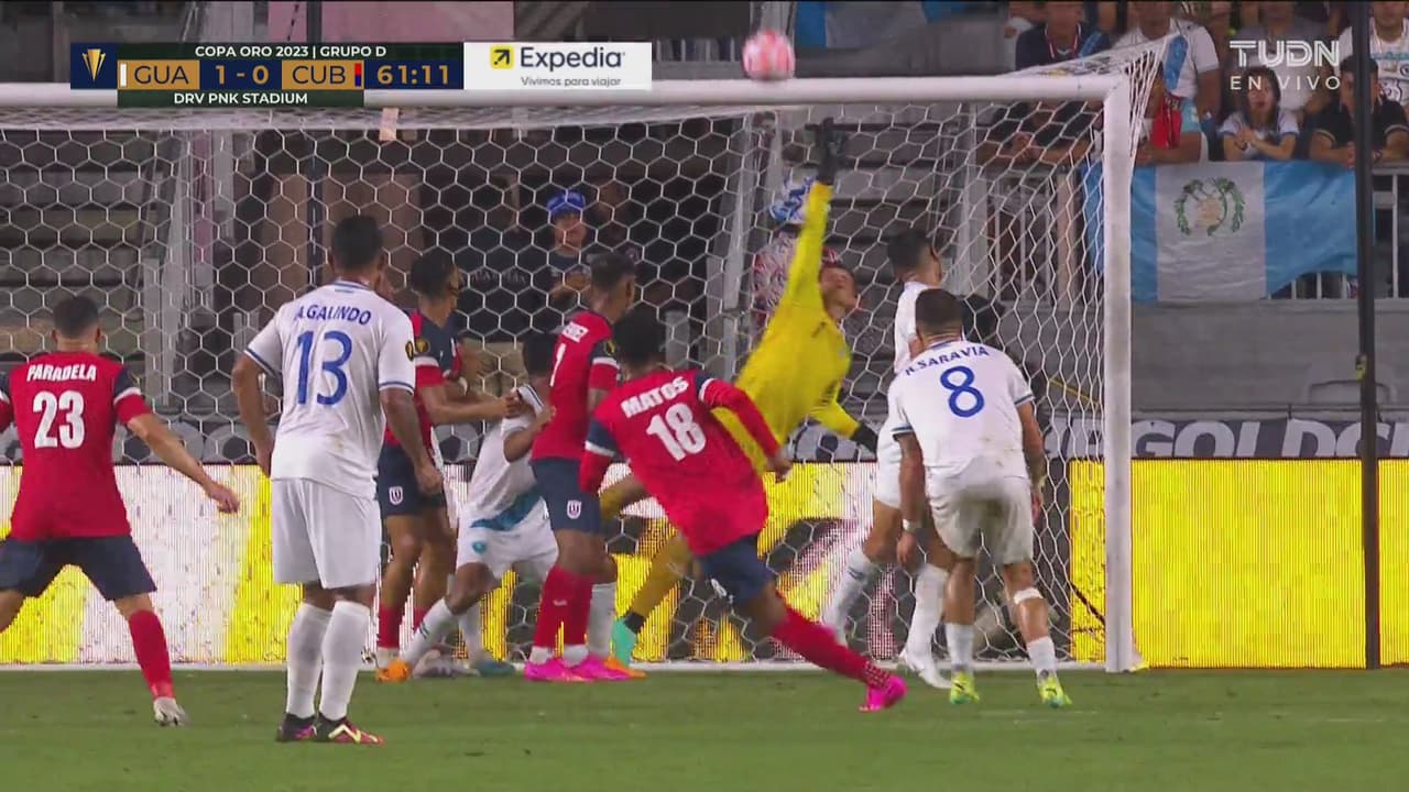 ¡Atajadón! Lance espectacular de Hagen para desviar el 1-1 de Cuba