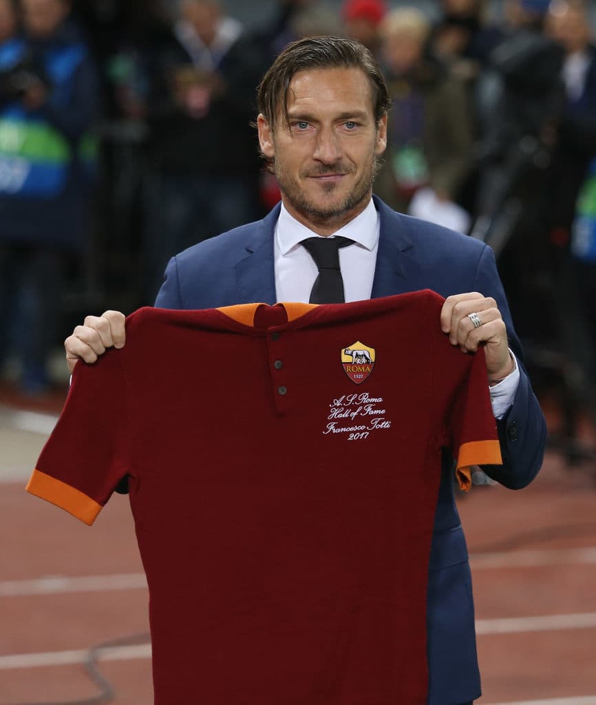 Lamentablemente para Totti su equipo no pudo tributarle con una victoria, aunque el recuerdo de Totti defendiendo la camiseta 'Giallorossa' ahora será perenne para el club.