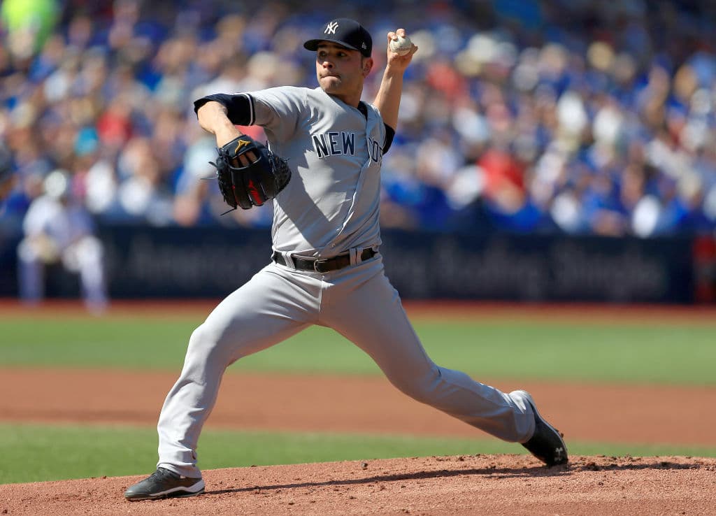 En 2017 fue traspasado a los New York Yankees, equipo con el que las cosas no salieron bien, pues en ocho aperturas registrpo marca de 0-3.