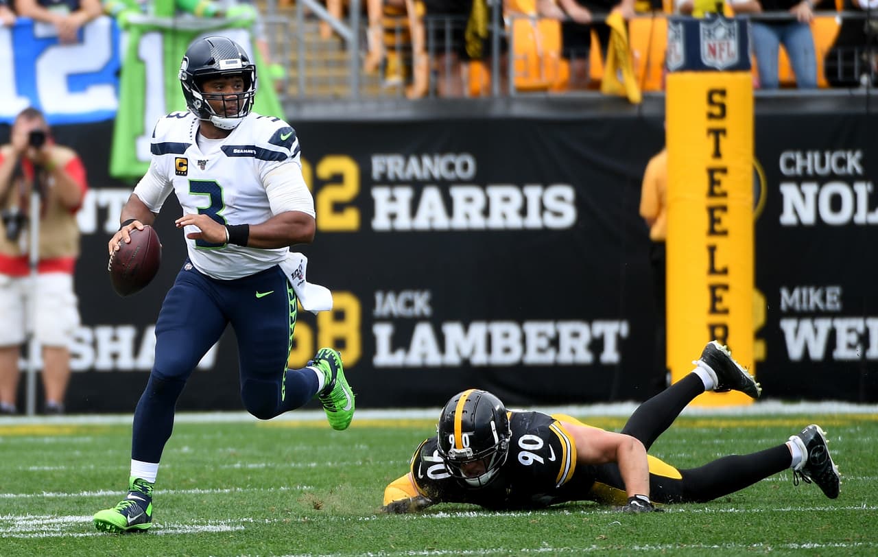 El jugador ofensivo fue
<b> Russel Wilson</b> quien fue vital completando 29 de 35 pases, lanzó para 300 yardas con tres anotaciones y sin intercepción. Seattle le propinó la segunda derrota de la temporada a los Steelers tras vencerlos 28-26.