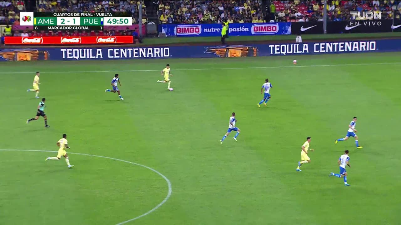 ¡GOL!  anota para América. Roger Martínez