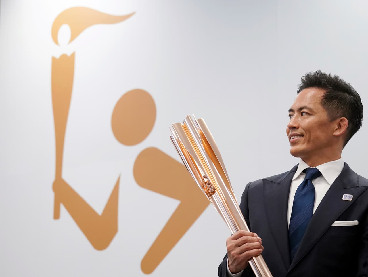 La antorcha de Tokio 2020 fue presentada en una ceremonia en Japón, con Tadahiro Nomura, tricampeón olímpico de judo, como protagonista.