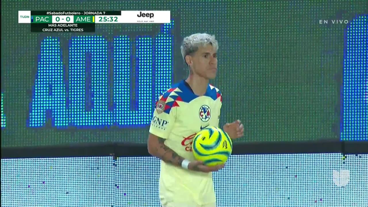 ¡TIRO ATAJADO! disparo por Julián Quiñones.